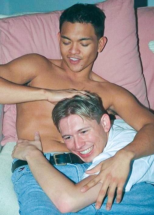 20P Asian and fair haired twinks enjoy sucking and cumming on face