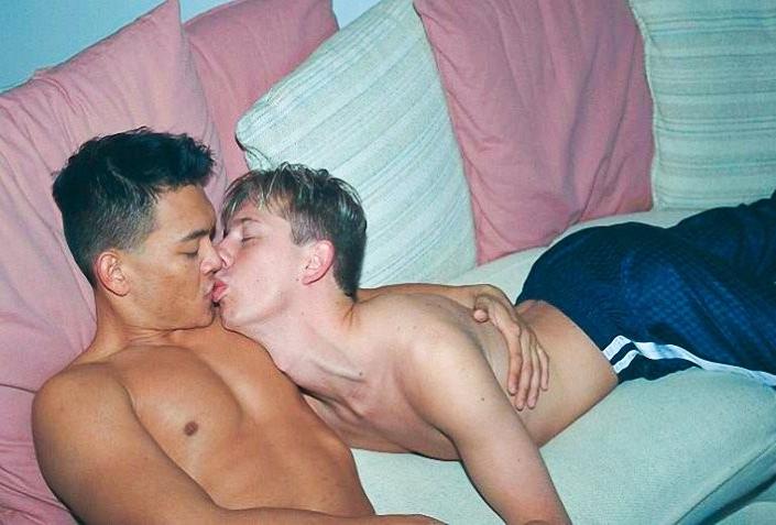20P Asian and fair haired twinks enjoy sucking and cumming on face