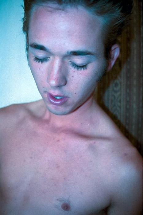 20P Fair and dark haired dudes suck each other at home