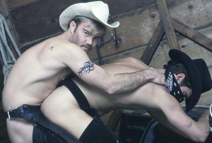 20P Muscle cowboys having mutual oral and anal fun in a farm barn