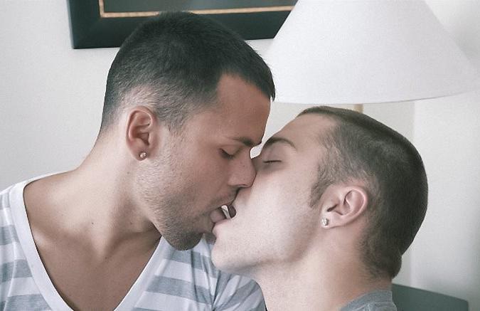 20P Two dark haired college dudes have rimming and screwing fun