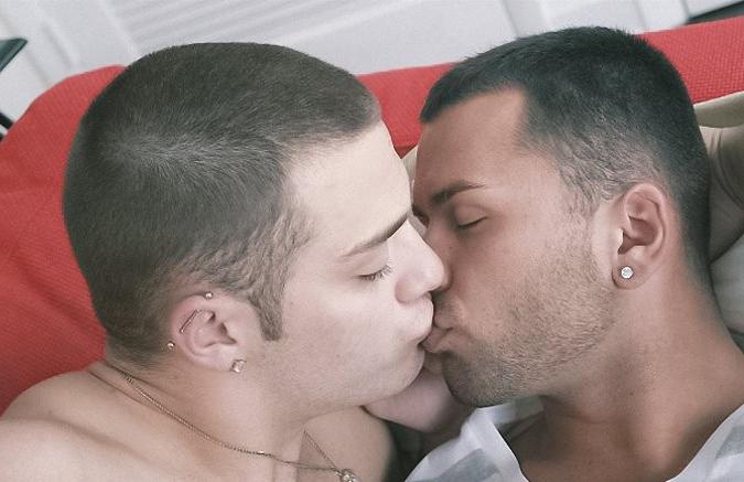 20P Two dark haired college dudes have rimming and screwing fun