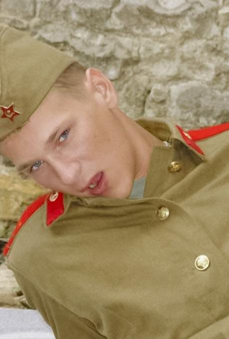 20P Military threesome rimming and fucking way off from the city