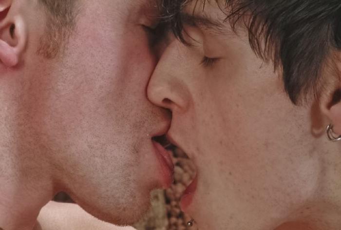 20P Fair and dark haired studs kissing and mutual blowjob for camera