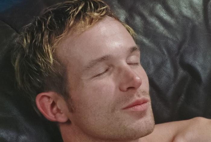 20P Fair and dark haired studs kissing and mutual blowjob for camera