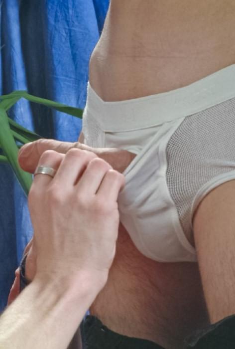 20P Fair and dark haired studs kissing and mutual blowjob for camera