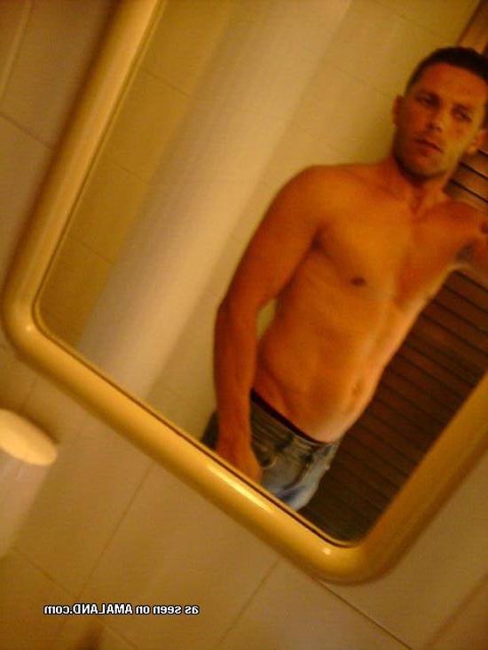 15P Hot hunks naked and camwhoring in the bathroom