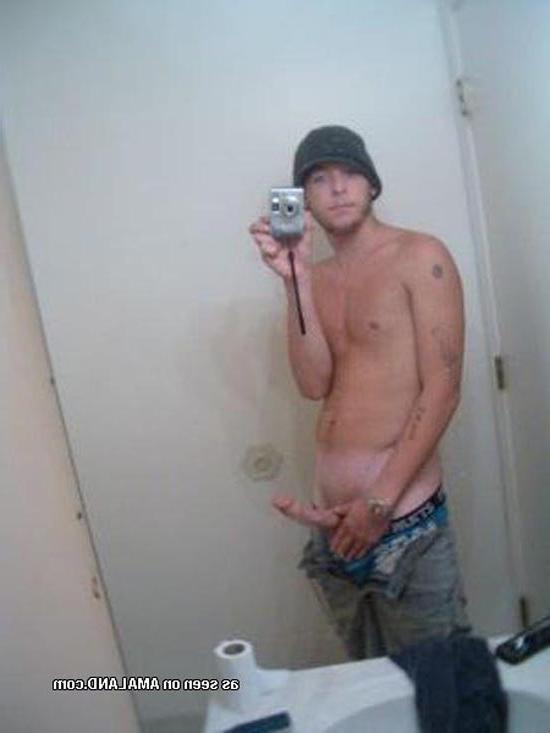 15P Hot hunks naked and camwhoring in the bathroom