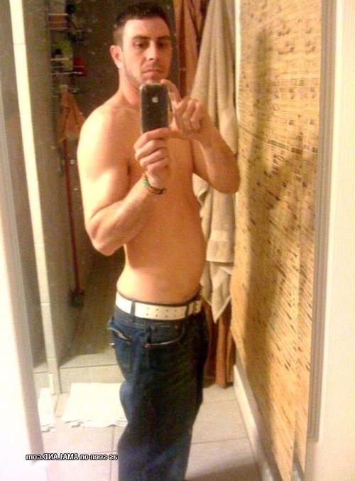 15P Hot hunks naked and camwhoring in the bathroom