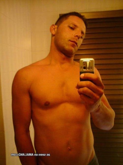 15P Hot hunks naked and camwhoring in the bathroom