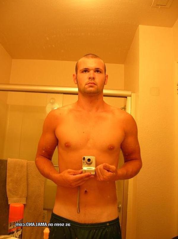 16P Tattooed army hunks exposing their dicks for the cam