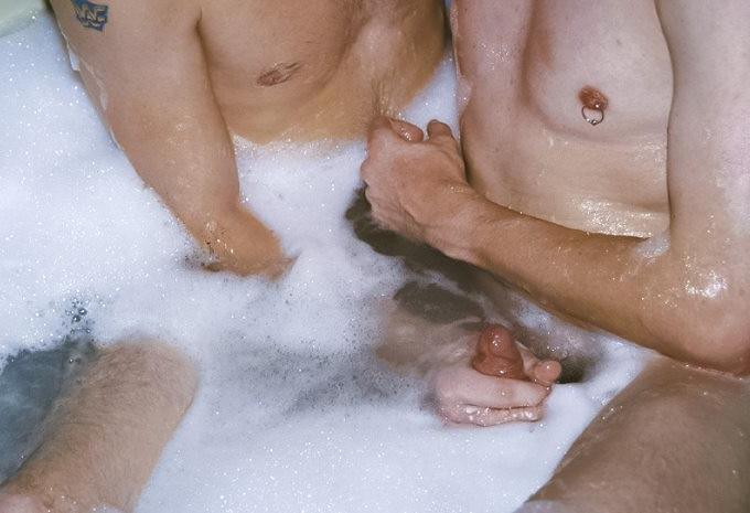 20P Fair and dark haired twinks mutual big cock sucking in jacuzzi