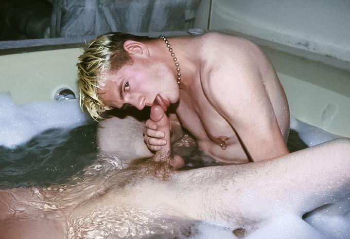 20P Fair and dark haired twinks mutual big cock sucking in jacuzzi