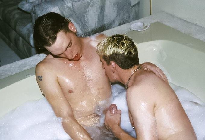 20P Fair and dark haired twinks mutual big cock sucking in jacuzzi