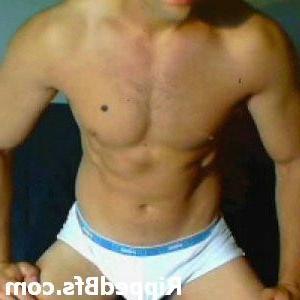10P Hunk dude with big muscles is in the bathroom cleaning up