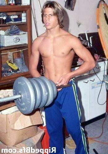 10P Hunk dude with big muscles is in the bathroom cleaning up