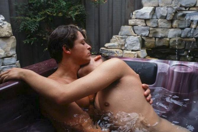 20P Smooth muscle and curly twink sucking and fucking in jacuzzi