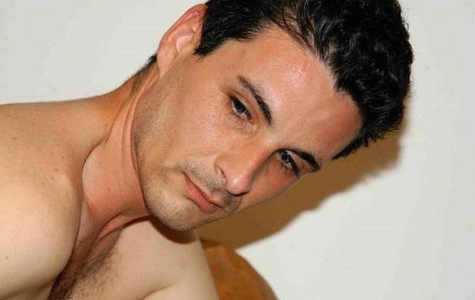 20P Two dark haired twinks kissig and pounding on a brown sofa