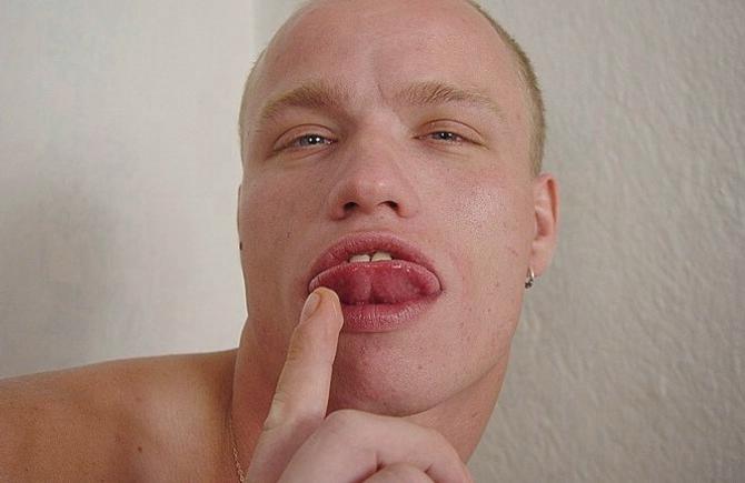 20P Fair haired twink self toying, masturbating and cumming pleasure