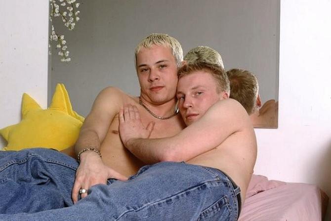 20P Red and fair haired twinks enjoy their first time hot blowjob