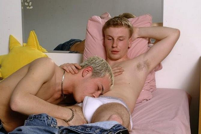 20P Red and fair haired twinks enjoy their first time hot blowjob