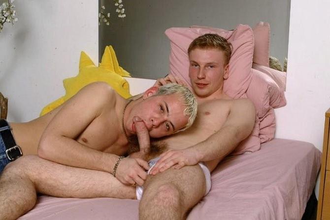 20P Red and fair haired twinks enjoy their first time hot blowjob
