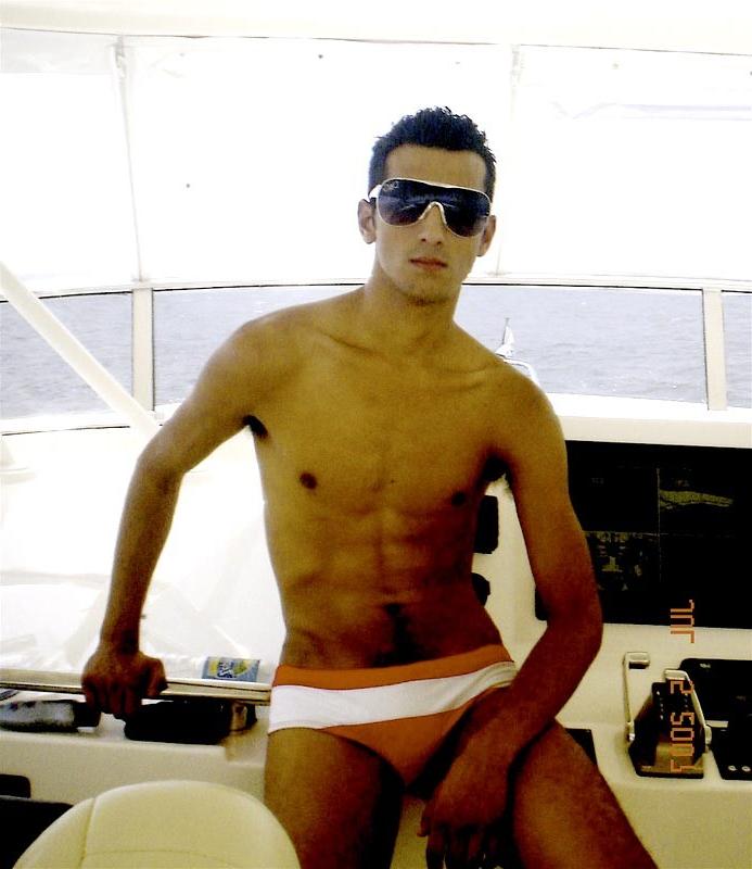 12P Check out these horny fella wanting to jerk off with you