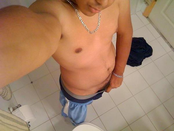 12P Check out these horny fella wanting to jerk off with you