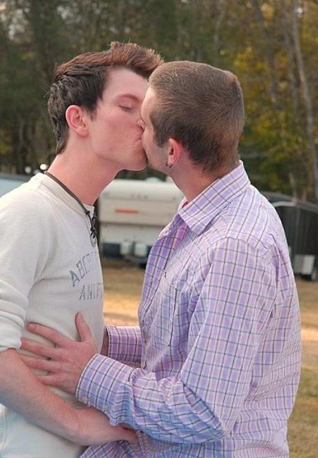 20P Fair and dark haired twinks enjoy each others cock on a picnic