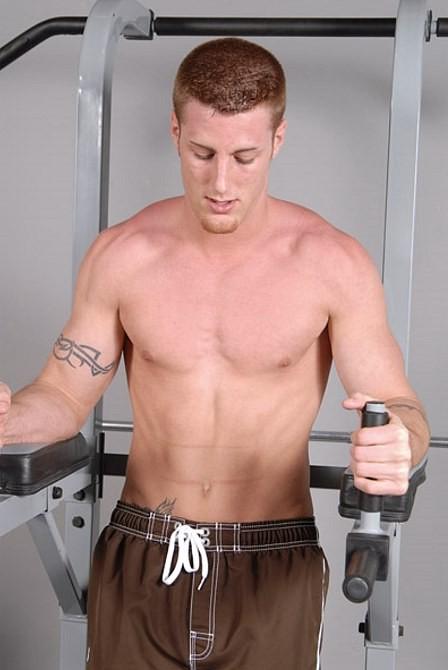 20P Red and dark haired muscles sucking in a gym after workout