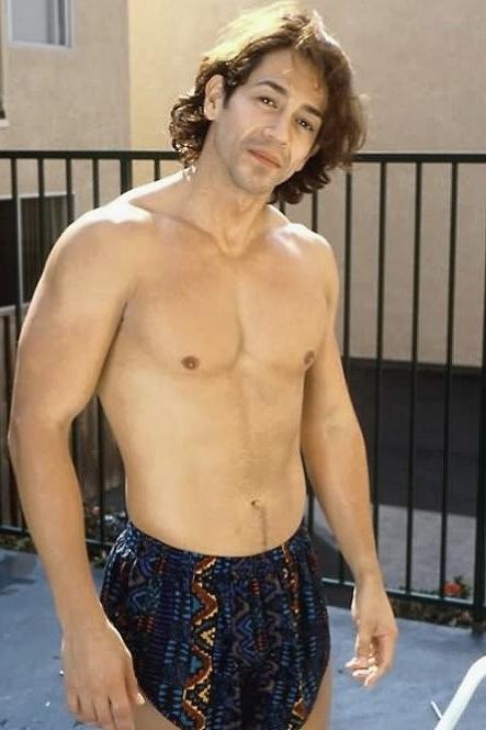 20P Two dark haired muscle dudes blow and screw at the backyard