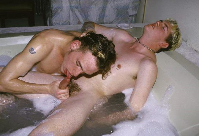 20P Blond and dark haired buds sucking treat while taking a bath