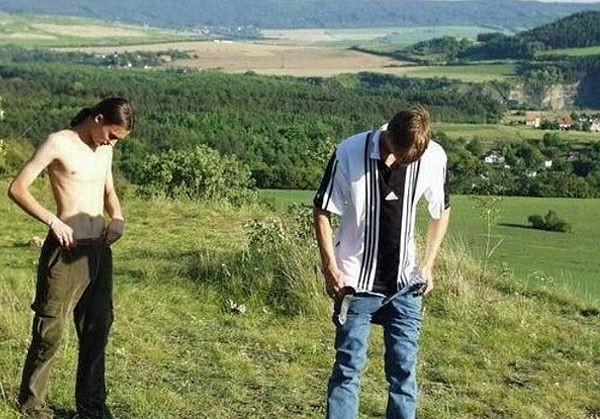 20P Dark and fair haired fellows enjoy outdoor sucking pleasure