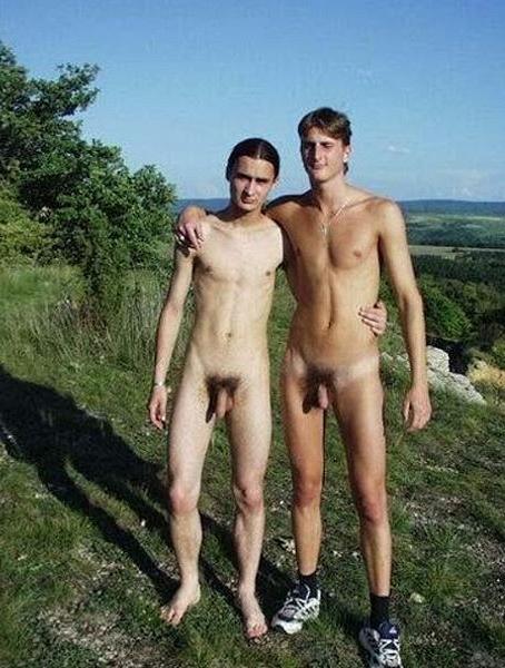 20P Dark and fair haired fellows enjoy outdoor sucking pleasure