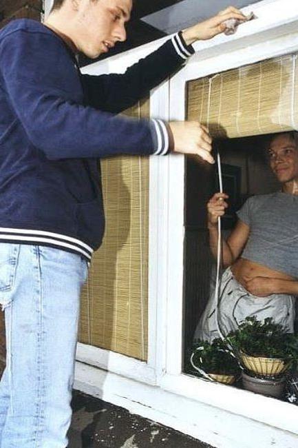 20P Blond n dark haired twinks enjoy genitals shaving in a kitchen