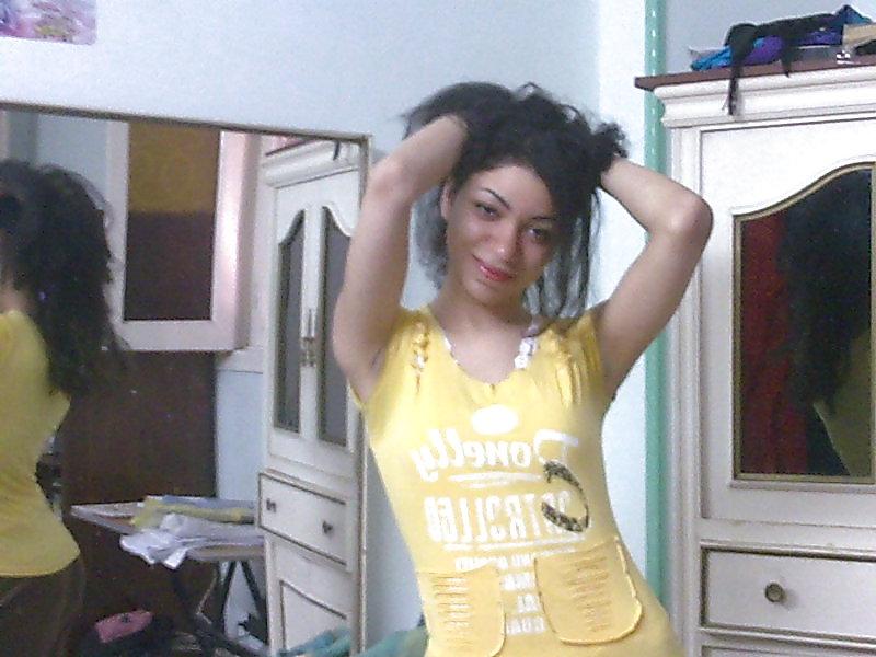 6P Arabian cunt with hairly pussy
