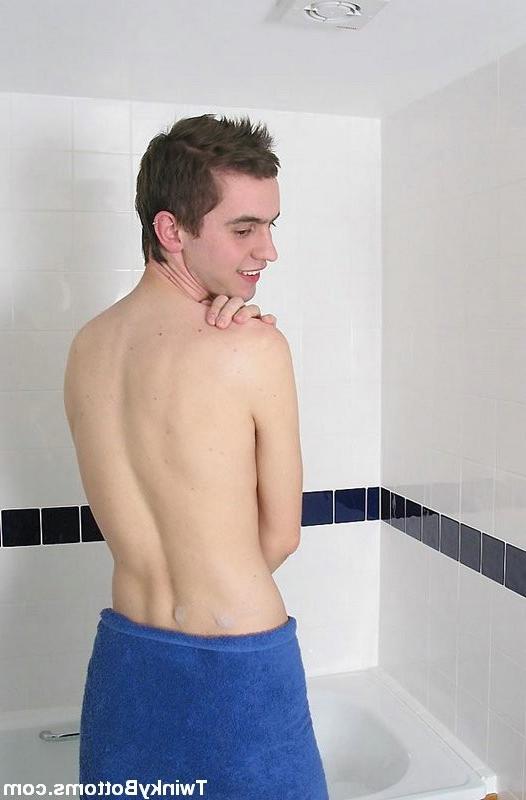 12P A very cute teen  posing inside the bathroom