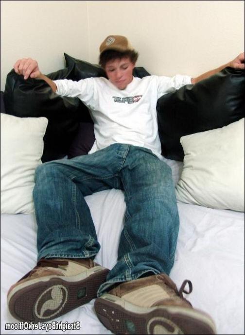 16P curly stud erotic pranks and getting delights by himself