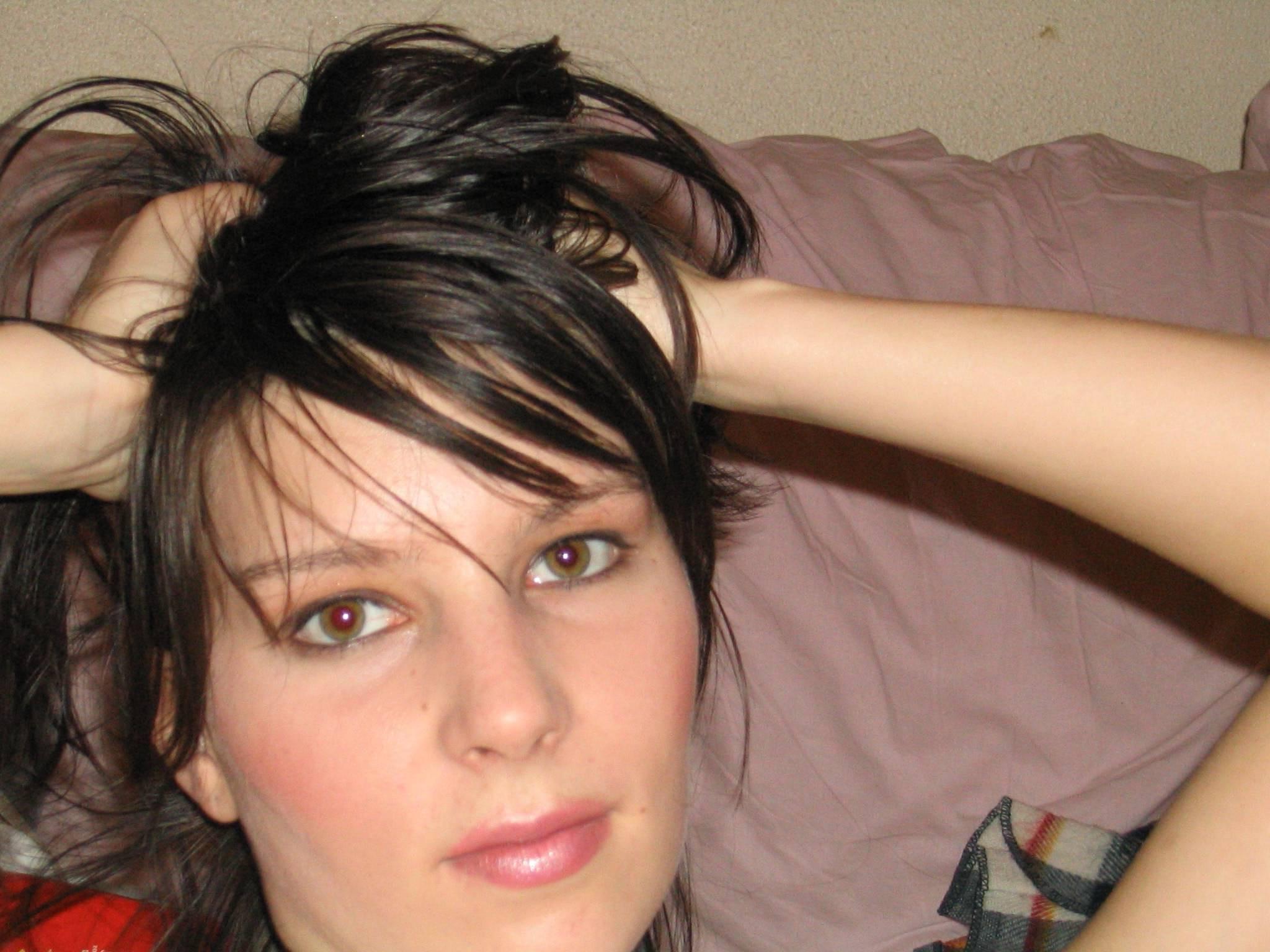 16P Bisexual chick sucks tits and cocks