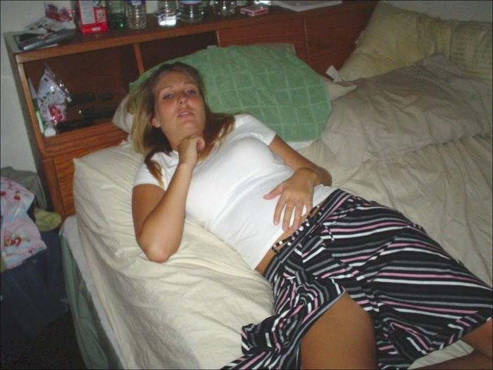 16P Hot curly blonde shows off her bouncy tits