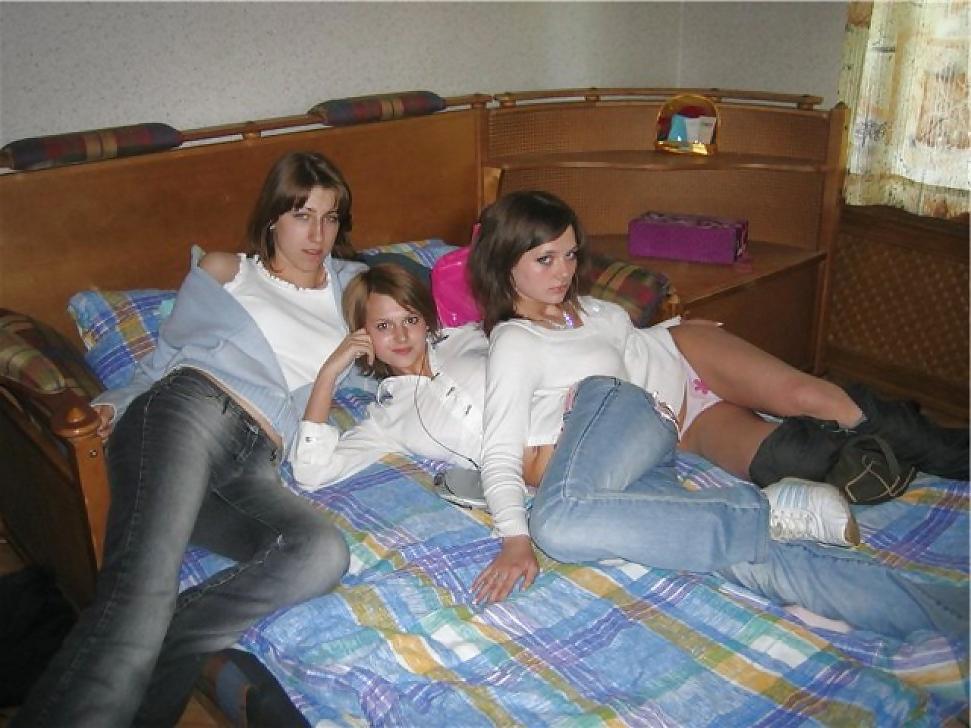25P Queens in jeans LIX