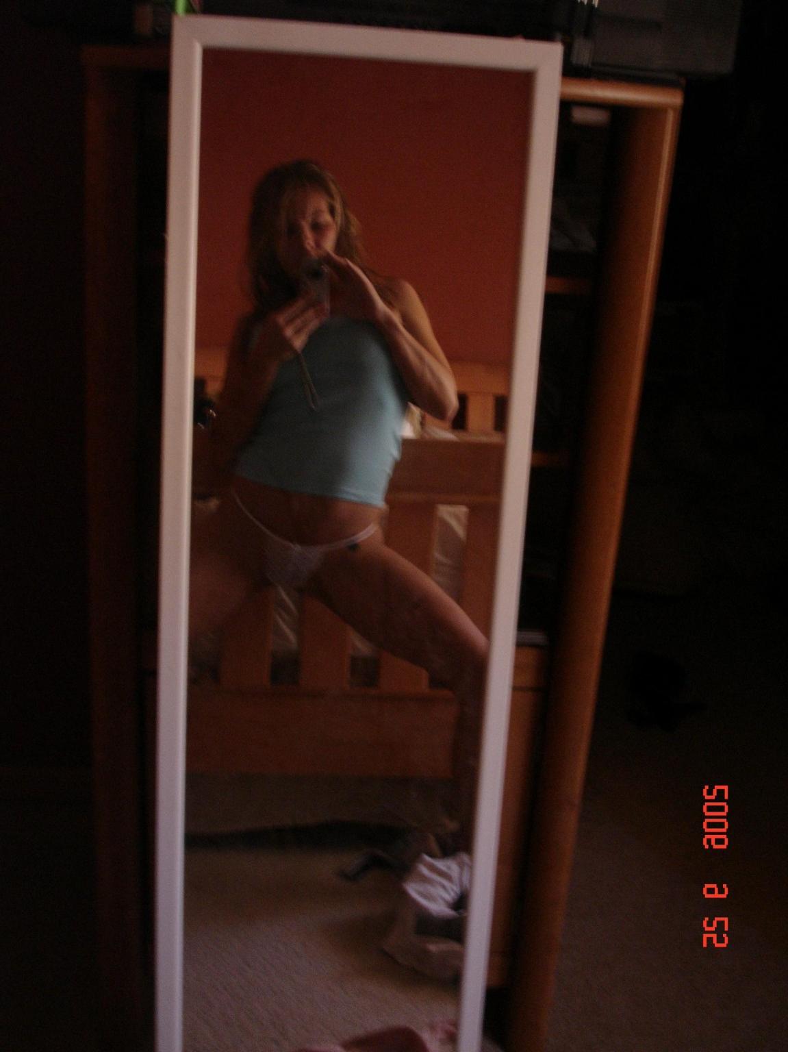 15P Photos of a blonde babe posing naked in the bathroom