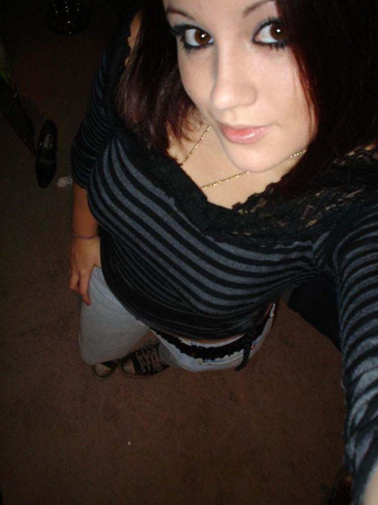 14P Photos of a blonde babe posing naked in the bathroom
