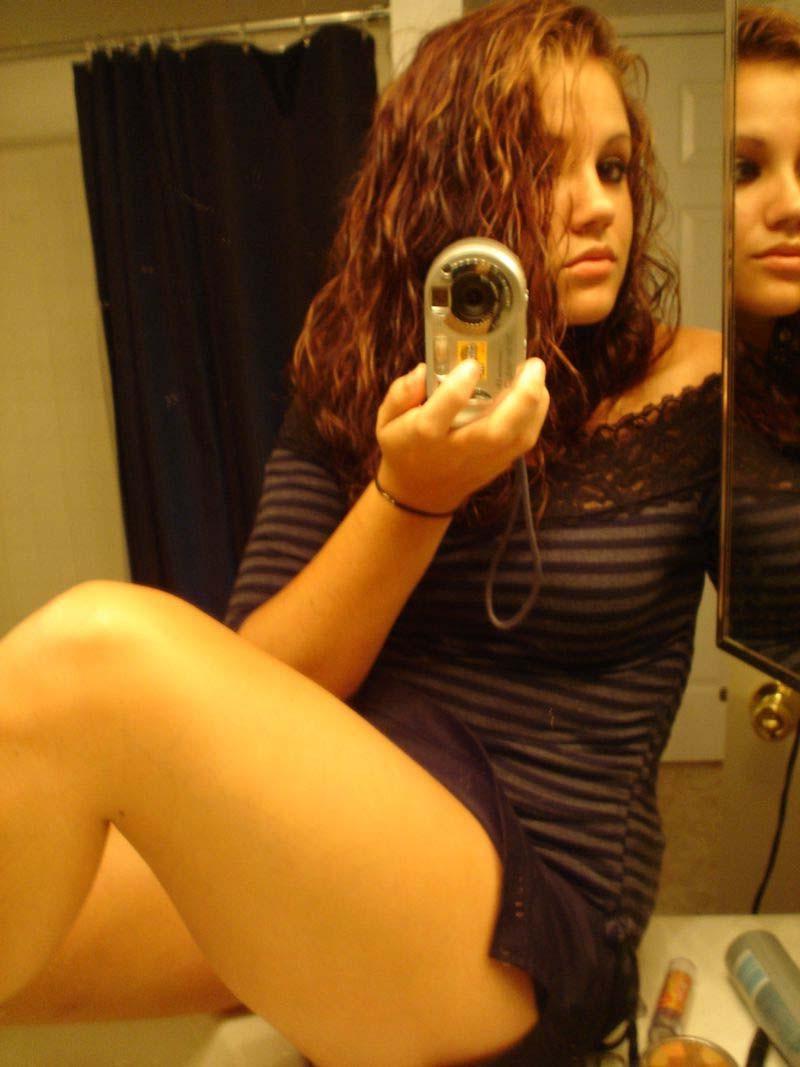 15P Photos of a blonde babe posing naked in the bathroom