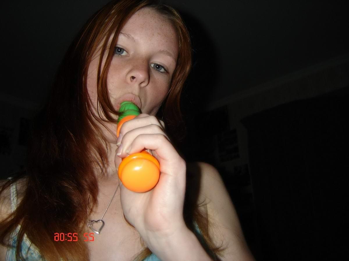 15P Photos of a blonde babe posing naked in the bathroom