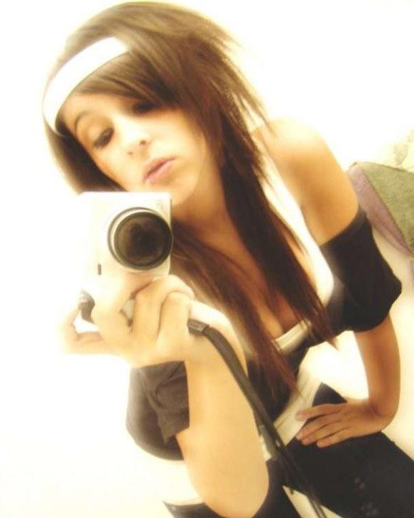 15P Photos of a blonde babe posing naked in the bathroom