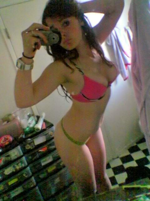 13P Photos of a blonde babe posing naked in the bathroom