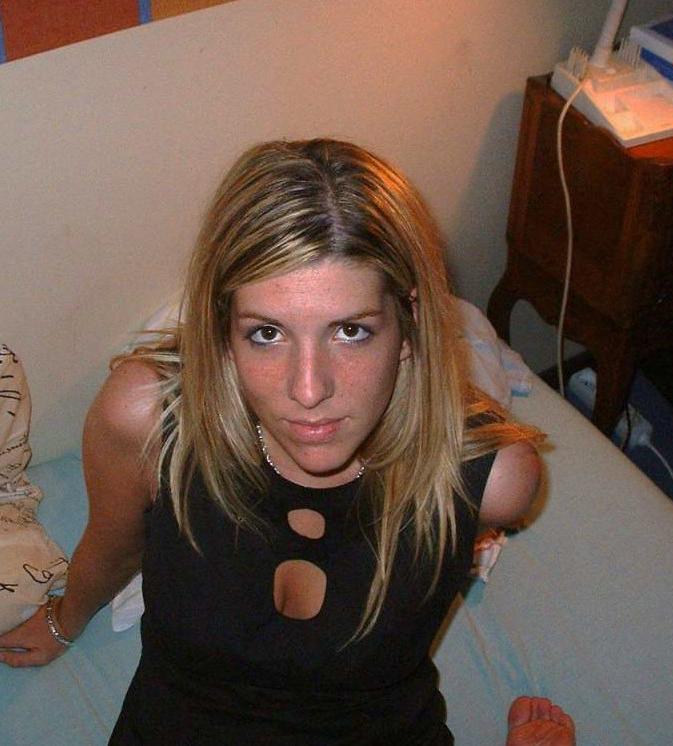 15P Hot and sexy photos of a curvy babe
