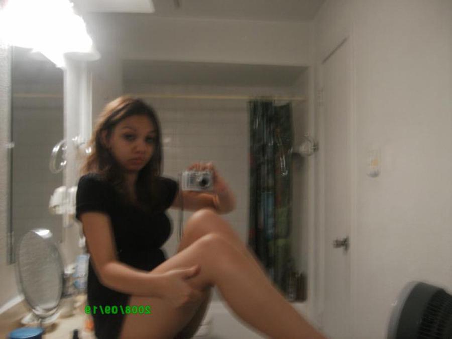 16P Horny Latina mirror self pics naked