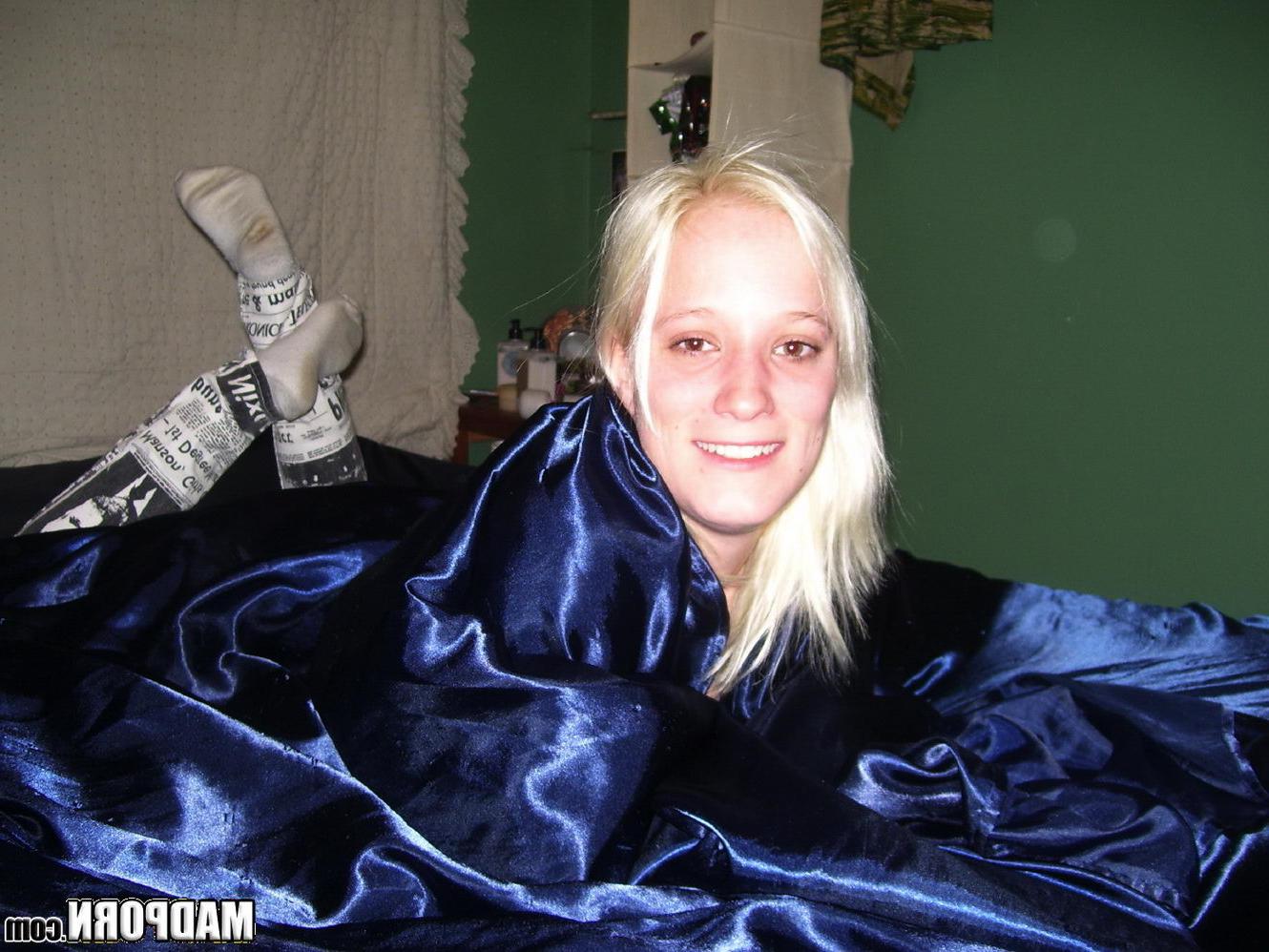15P Real amateur couples pawn their sextapes